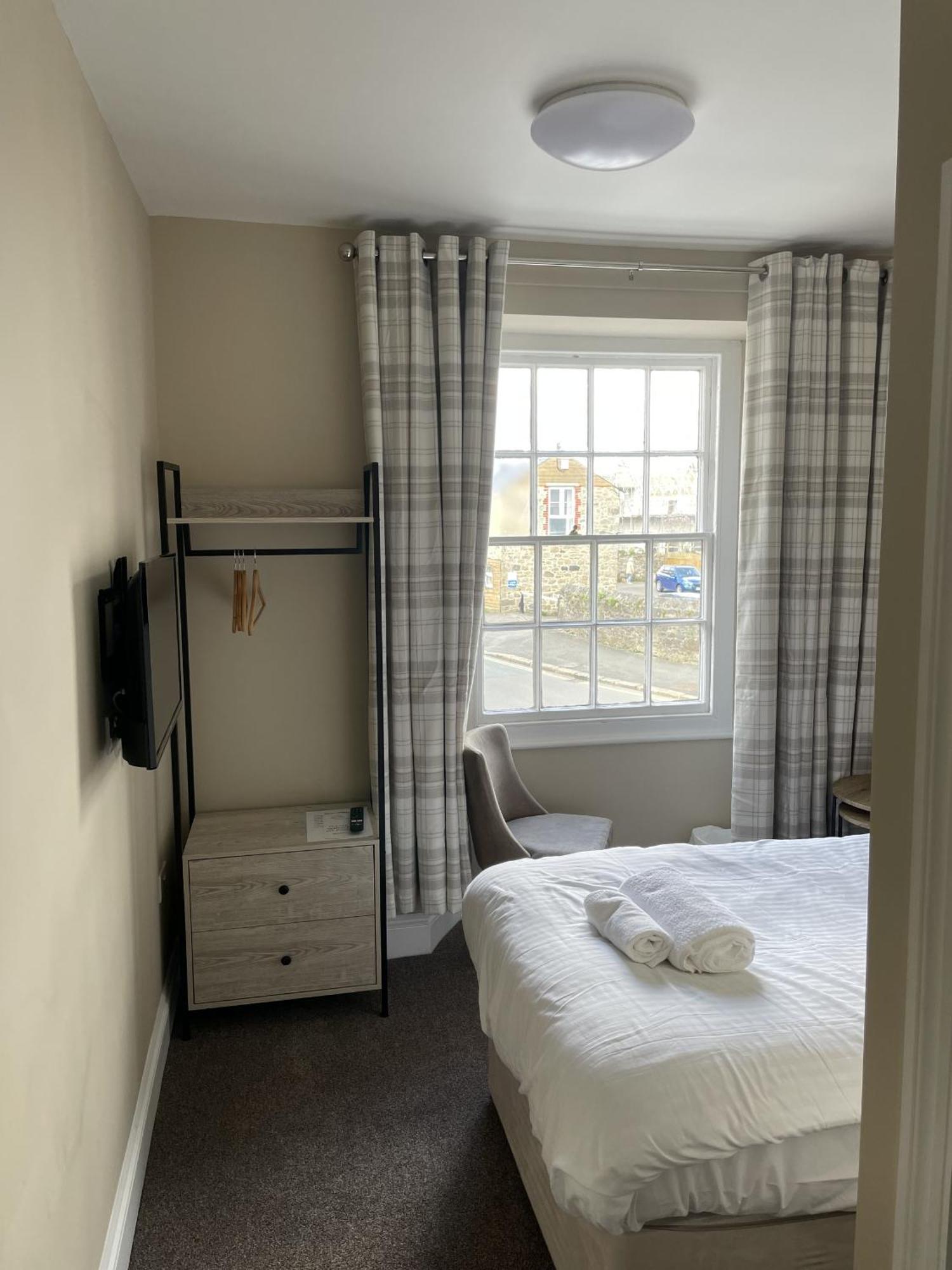 Duke Of Cornwall St Austell Room photo